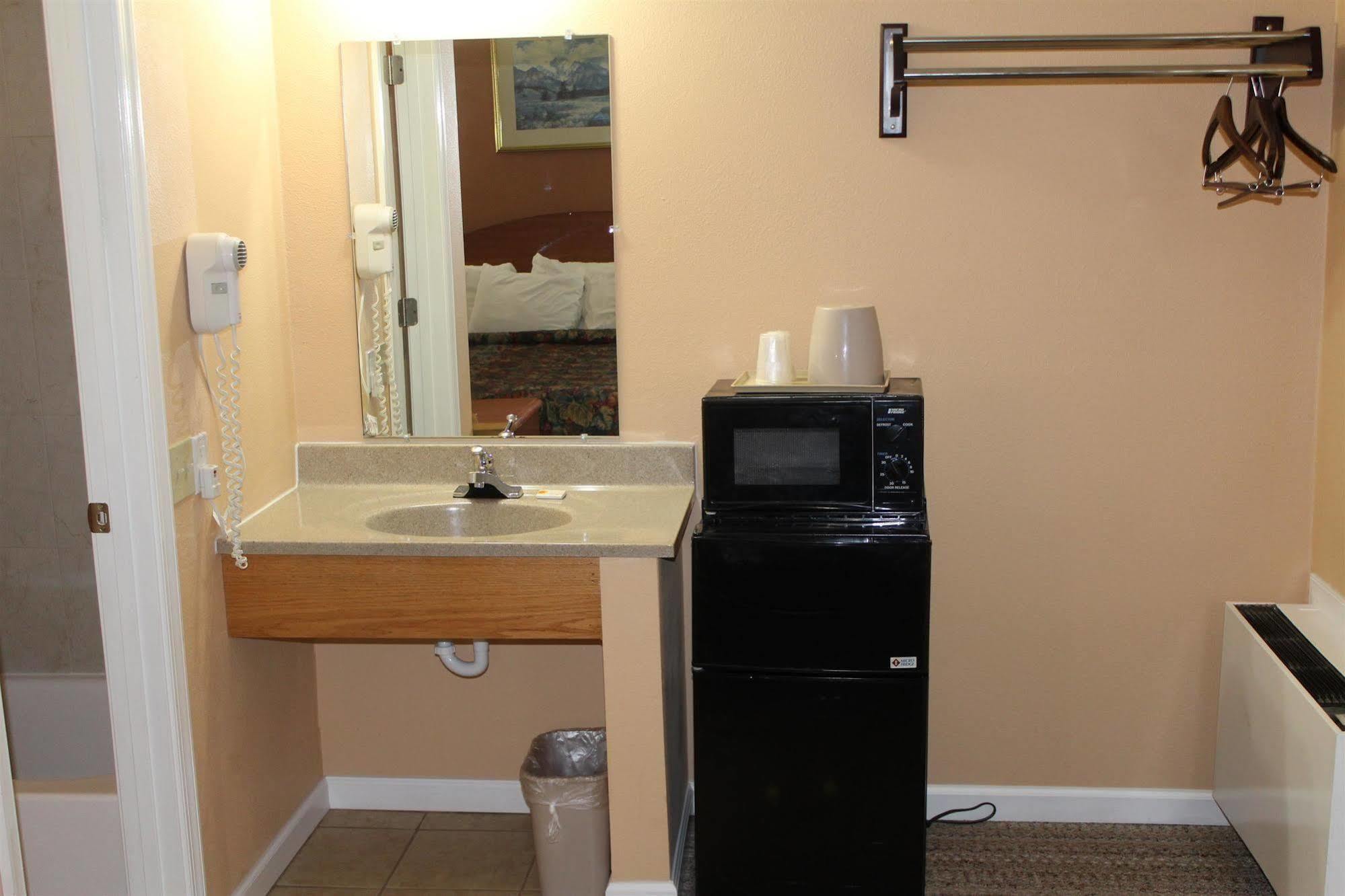 Budget Inn Lynchburg And Bedford Goode Dış mekan fotoğraf